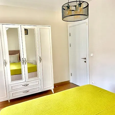 M&m Center With Free Parking *