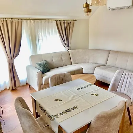 M&m Center With Free Parking Apartman