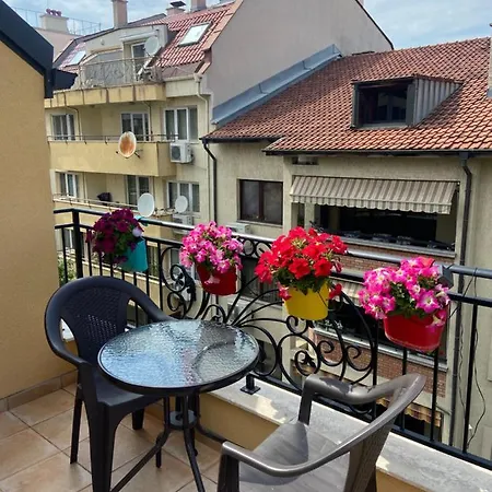 M&m Center With Free Parking Apartman