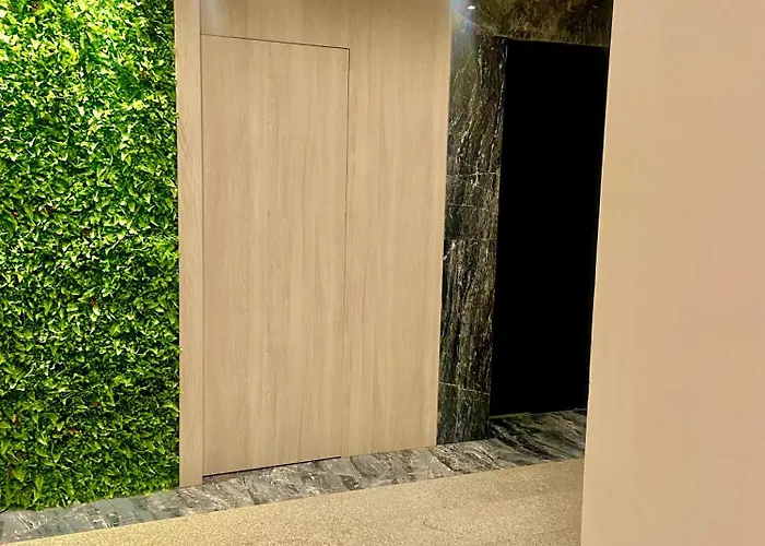 M&m Center With Free Parking דירה *